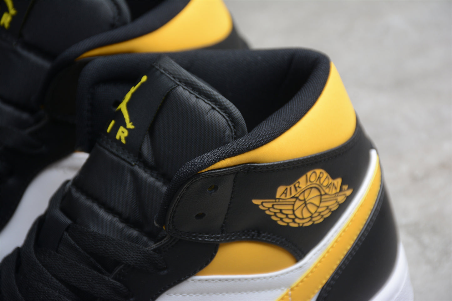 Air Jordan 1 Mid yellow